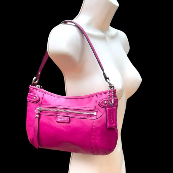 Like new ▶️ Coach ◀️  Hot Pink Malibu Barbie Leather Shoulder bag - Picture 1 of 15